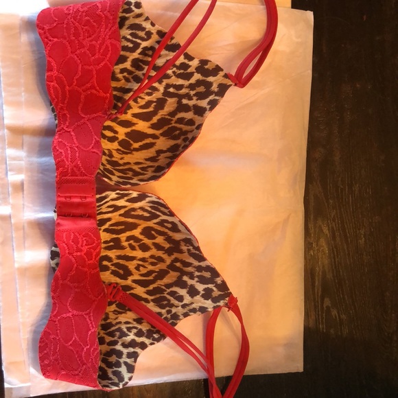 Victoria Secret Very Sexy Push Up Bra - 32B - $8 - Picture 3 of 5